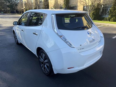 Used 2016 Nissan Leaf SL w/ Premium Package image 8