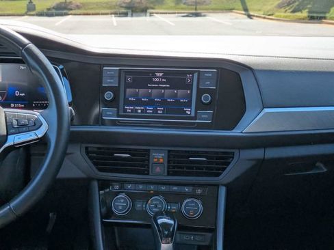 Certified 2024 Volkswagen Jetta SE FWD image 17