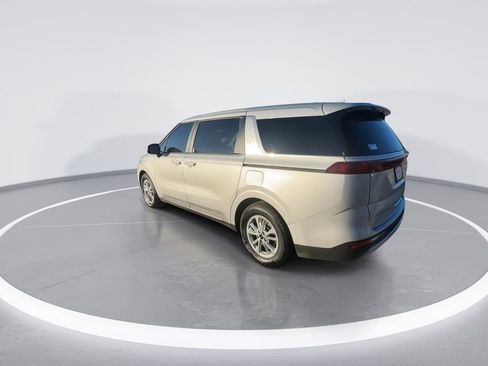 Used 2022 Kia Carnival LX image 6