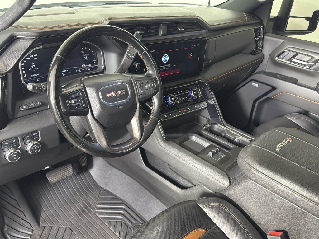 Used 2024 GMC Sierra 2500 AT4 w/ AT4 Premium Plus Package AWD/4WD image 3