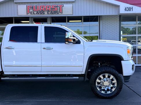 Used 2019 GMC Sierra 2500 Denali w/ Duramax Plus Package AWD/4WD image 12