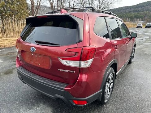 Used 2019 Subaru Forester Premium AWD/4WD image 5