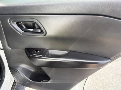 Used 2024 Nissan Rogue S AWD/4WD image 36
