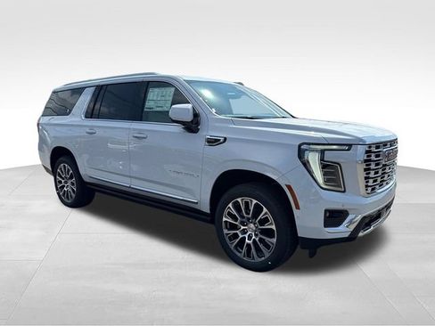 New 2026 GMC Yukon XL Denali w/ Denali Reserve Package AWD/4WD image 7