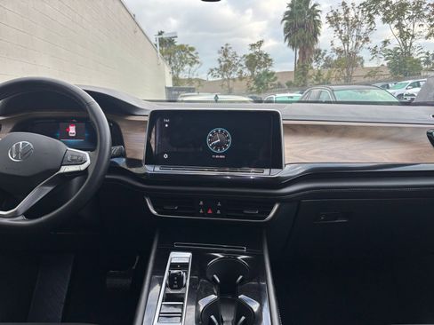 Used 2025 Volkswagen Atlas SE image 18