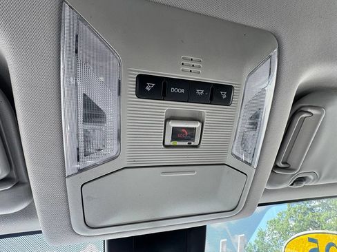 Used 2025 Toyota RAV4 XLE AWD/4WD image 20