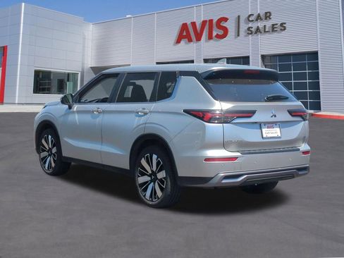 Used 2025 Mitsubishi Outlander SE AWD/4WD image 9