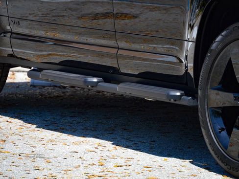 Used 2025 Land Rover Defender 130 V8 image 10