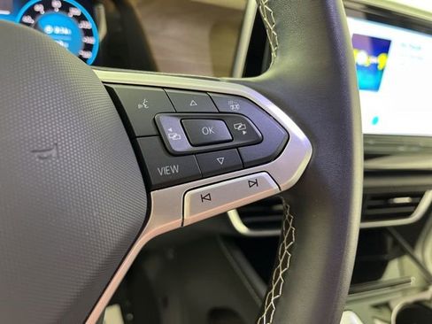 Used 2025 Volkswagen Atlas SE image 21