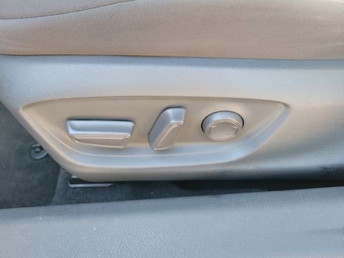 Used 2018 Toyota Camry LE image 21