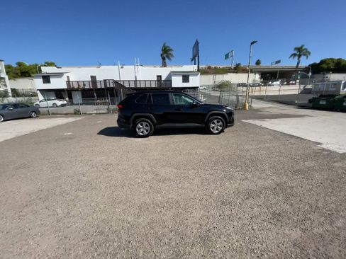 Used 2025 Toyota RAV4 XLE image 15