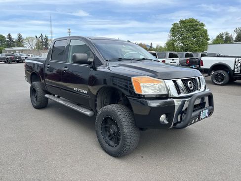 Used 2014 Nissan Titan SV w/ SV Value Truck Package AWD/4WD image 5