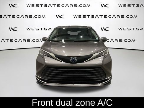 Used 2021 Toyota Sienna XLE image 4