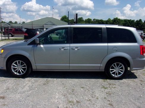 Used 2019 Dodge Grand Caravan SXT FWD image 4