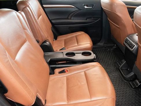 Used 2019 Toyota Highlander Limited AWD/4WD image 12