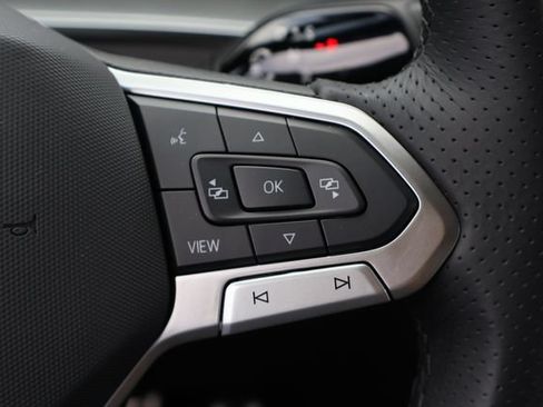 Certified 2026 Volkswagen Tiguan SE R-Line FWD image 23