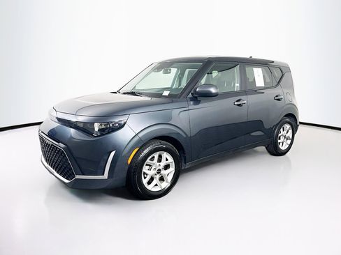 Used 2025 Kia Soul LX w/ LX Technology Package FWD image 3