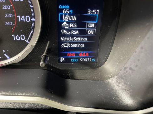 Used 2019 Toyota Corolla Hatchback image 19