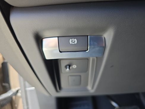 Used 2025 Land Rover Defender 110 AWD/4WD image 26