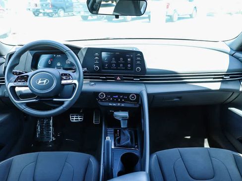 Used 2025 Hyundai Elantra Sport FWD image 12