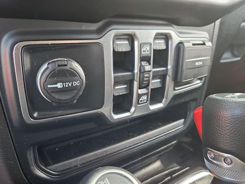 Used 2019 Jeep Wrangler Unlimited Sahara w/ Safety Group image 18