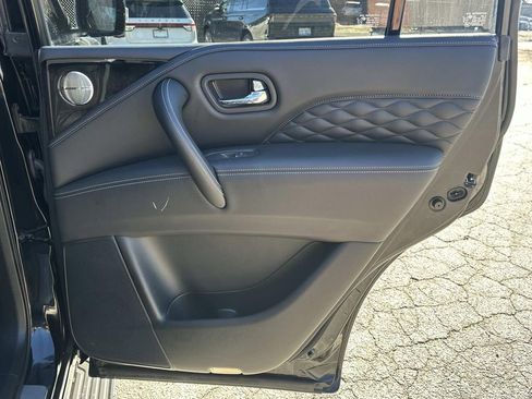 Used 2024 INFINITI QX80 Sensory image 16