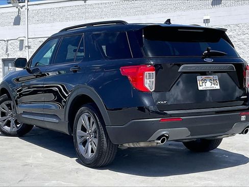 Used 2023 Ford Explorer XLT w/ Equipment Group 202A AWD/4WD image 4
