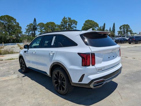 Certified 2023 Kia Sorento SX FWD image 6