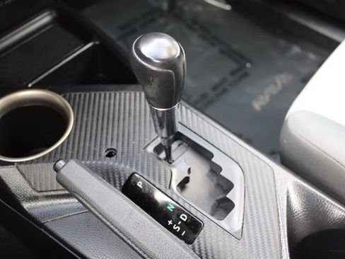 Used 2015 Toyota RAV4 LE image 33