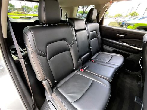 Used 2023 Nissan Pathfinder SL image 19