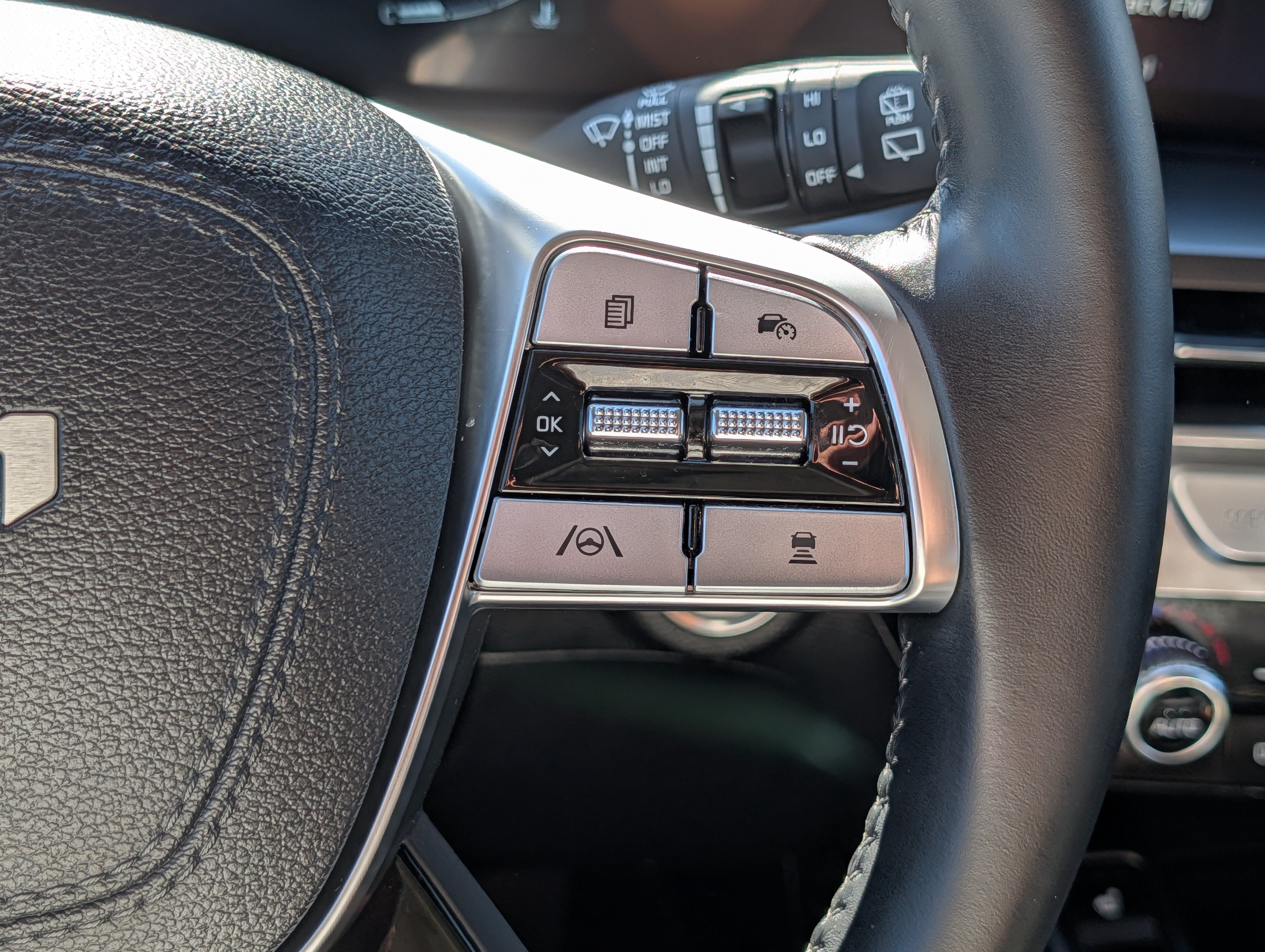 Certified 2024 Kia Telluride S w/ S Sunroof Package AWD/4WD image 25