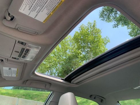 Used 2015 Toyota Camry XLE w/ Moonroof Package FWD image 23