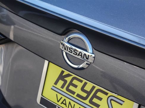 Used 2023 Nissan Sentra SR w/ SR Premium Package image 11