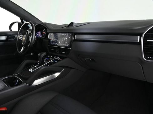 Used 2022 Porsche Cayenne Turbo AWD/4WD image 18