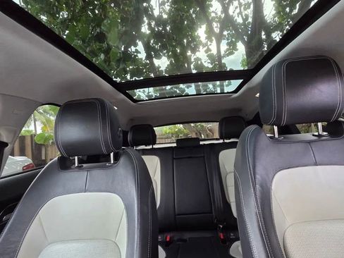 Used 2017 Jaguar F-PACE R-Sport image 10