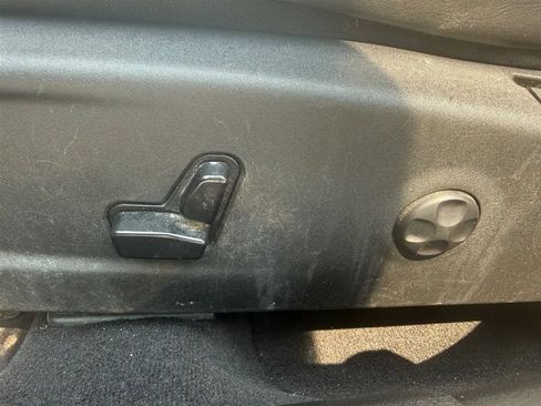 Used 2019 Chrysler 300 S RWD image 21