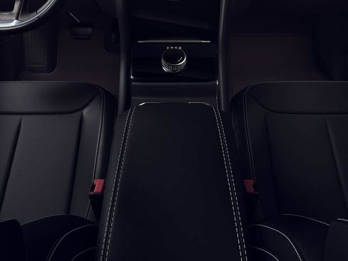 New 2026 Jeep Grand Cherokee Altitude image 4