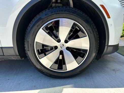 Used 2026 Porsche Macan Electric RWD image 15