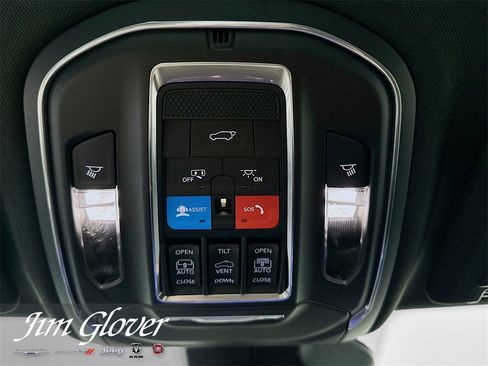 New 2025 Jeep Grand Cherokee Limited w/ Luxury Tech Group II image 30
