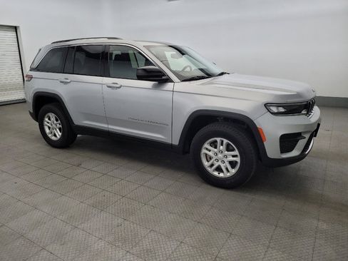 Used 2023 Jeep Grand Cherokee Laredo image 11