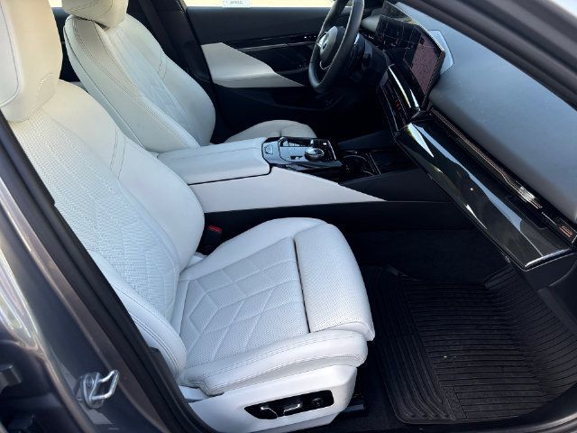 Used 2024 BMW 530i w/ Convenience Package RWD image 15