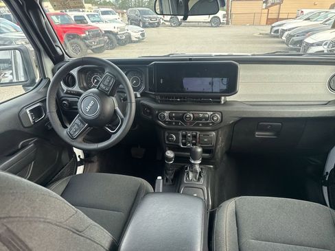 Used 2025 Jeep Wrangler Unlimited Sport AWD/4WD image 7