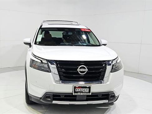 Certified 2025 Nissan Pathfinder Platinum FWD image 2