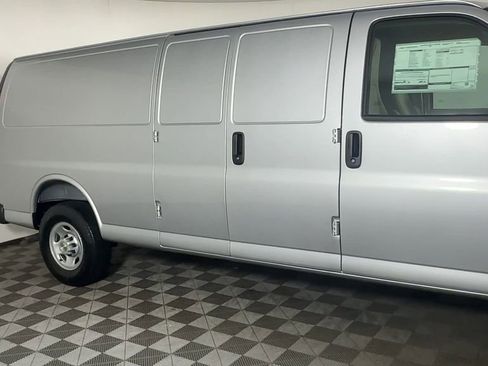 New 2026 Chevrolet Express 2500 Extended w/ Driver Convenience Package RWD image 9