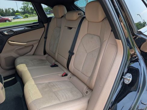 Used 2020 Porsche Macan AWD/4WD image 35