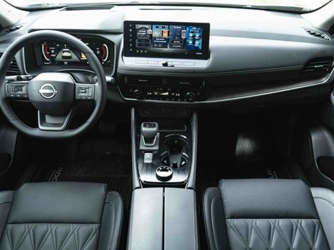 Used 2026 Nissan Rogue Platinum w/ Platinum Premium Package AWD/4WD image 26