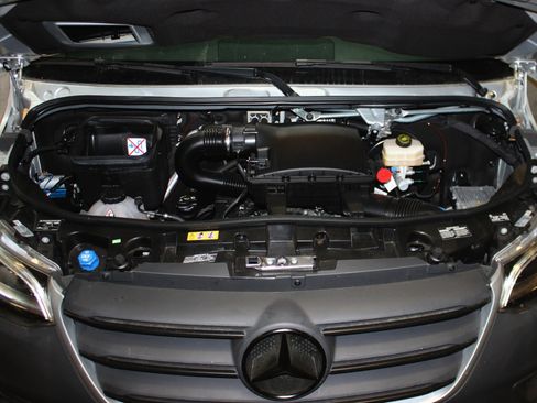 Used 2020 Mercedes-Benz Sprinter 2500 image 16