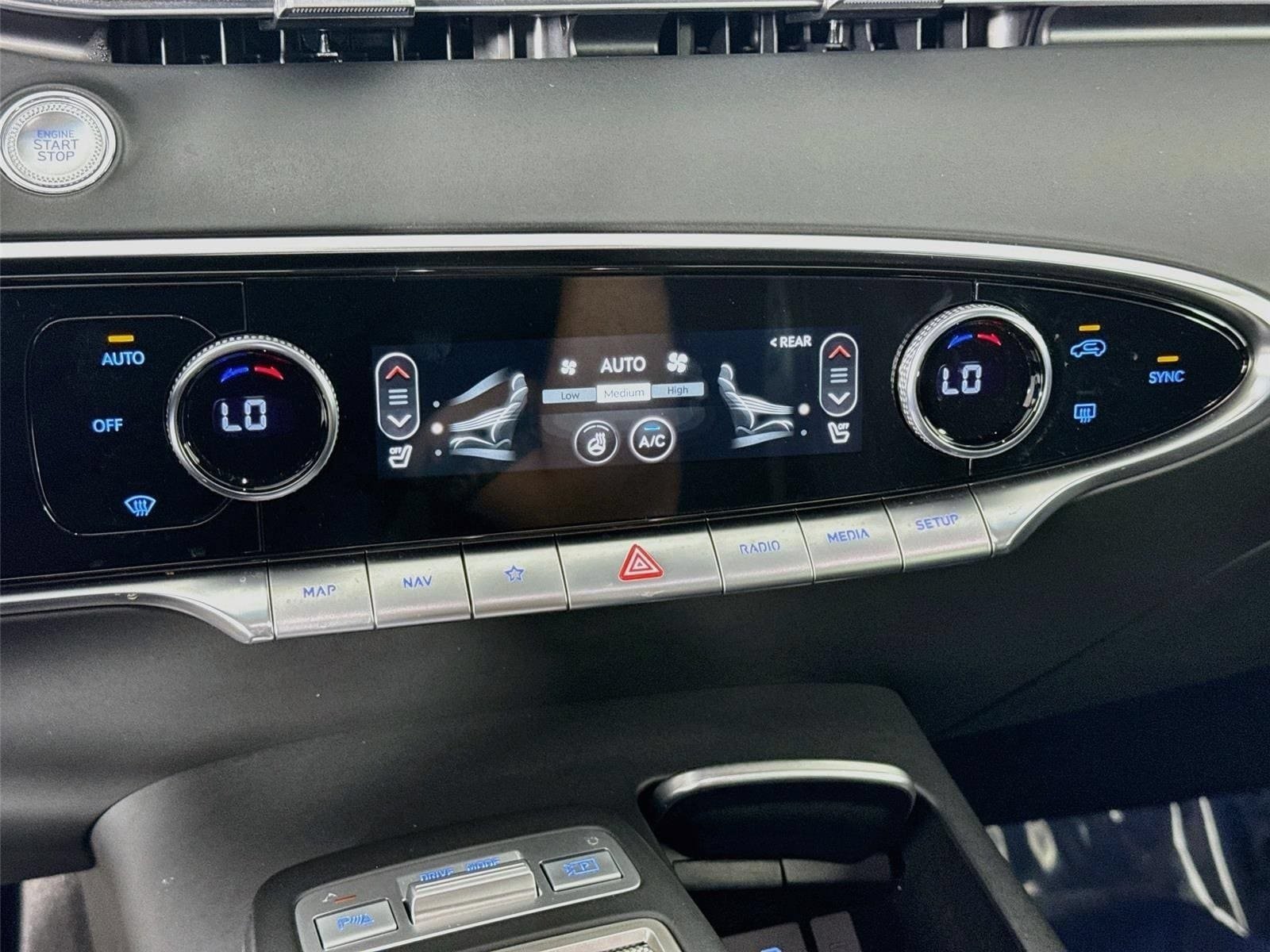 Certified 2024 Genesis GV70 2.5T w/ Select Package AWD/4WD image 18