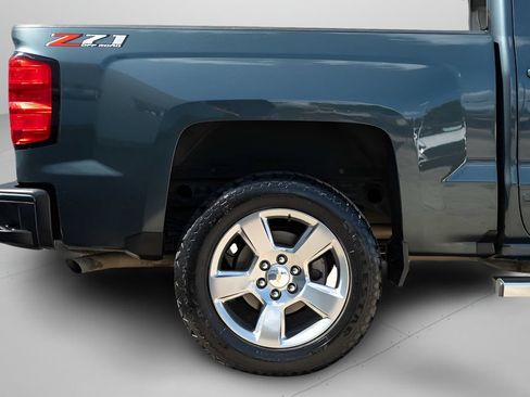 Used 2018 Chevrolet Silverado 1500 LT w/ Texas Edition AWD/4WD image 5