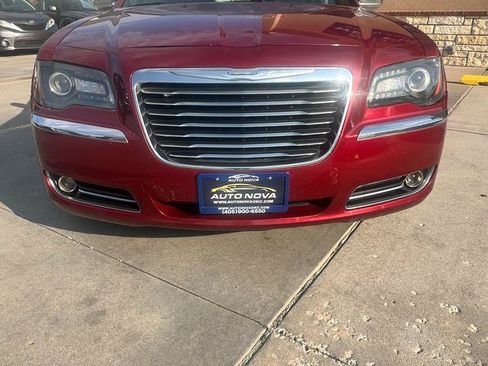 Used 2011 Chrysler 300 Limited RWD image 4